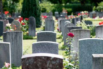 Avviso d’asta pubblica per concessione di tombe di famiglia e di area cimiteriale